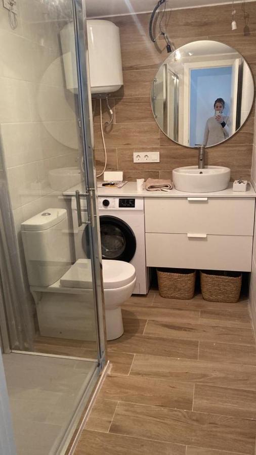 Ingrid Apartment Салоу Екстериор снимка