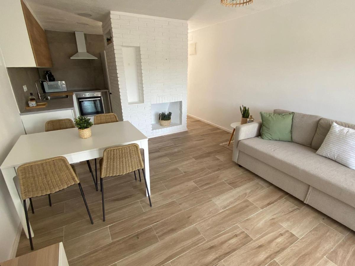 Ingrid Apartment Салоу Екстериор снимка